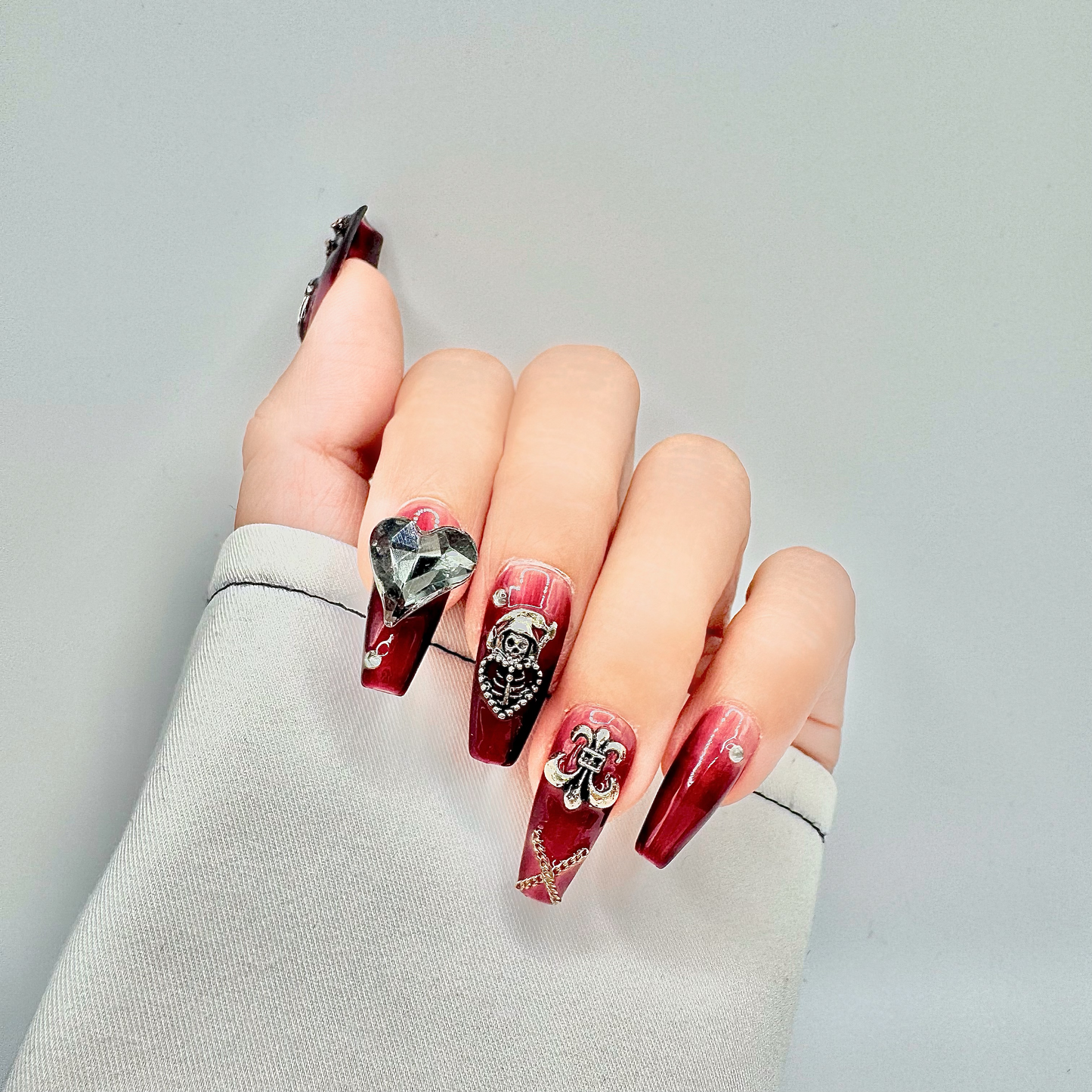 YOLO 15 Queen Of Hearts Reusable Press-ON Nails